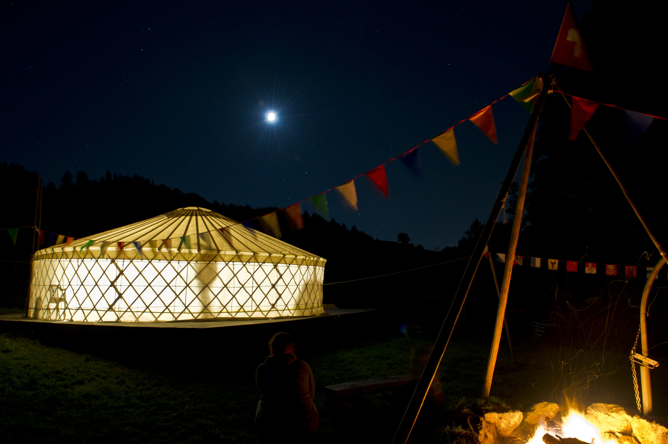 Jurte Nacht aussen scaled