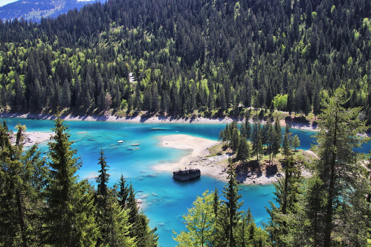 alpine lake 4243396 1280