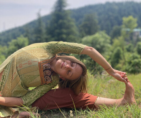Zoe Nellisen Veda yogafestival cat & cow