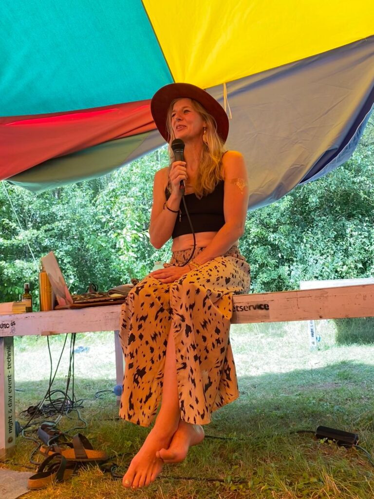 claudia heinicke cat cow festival