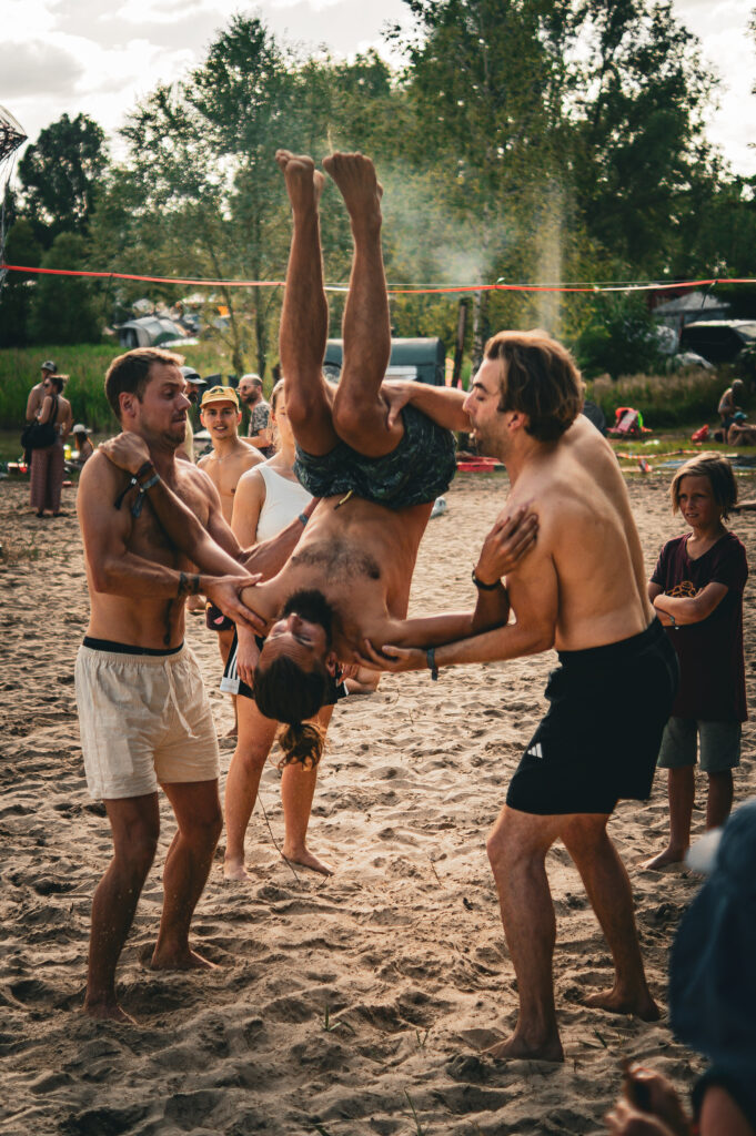 Cat & Cow Rolle Akrobatik